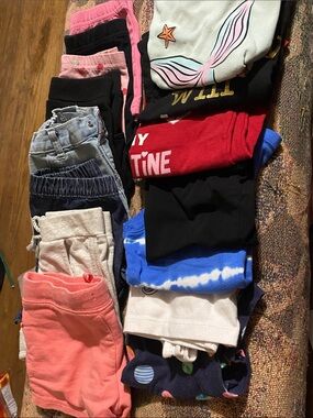 BUNDLE shorts / tops multi colors /graphics (8) shorts (7) tops , multi brands